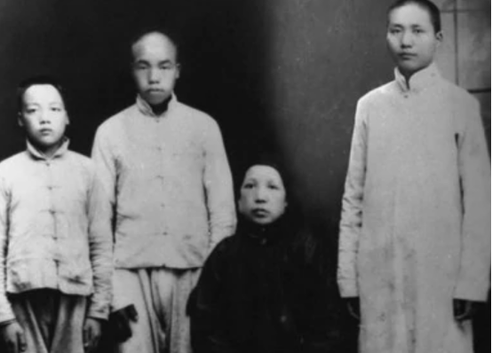 賀怡周文楠見面抱頭痛哭，閒聊中毛主席感慨：王淑蘭仍是我毛家人