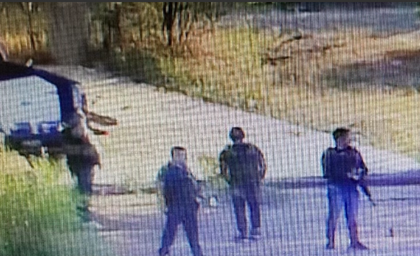 在美國家門口挑事！墨西哥黑幫手持AK47，公開挑釁嘲笑美軍