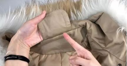 今天才知道,羽絨服領子上的這塊布,還有這用處!終於弄清楚了 今天才知道,羽絨服領子上的這塊布,還有這用處!終於弄清楚了