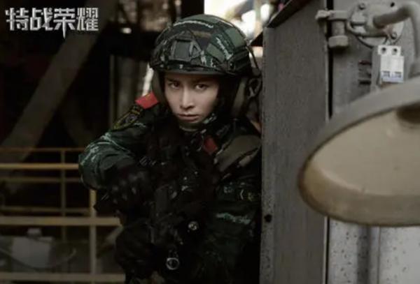 濃妝豔抹就別演軍人了!這8位女星告訴你,什麼才是颯爽英姿 濃妝豔抹就別演軍人了!這8位女星告訴你,什麼才是颯爽英姿