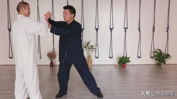 太極拳中的防守反攻——太極雲手，貼近實戰中是怎樣施展的？