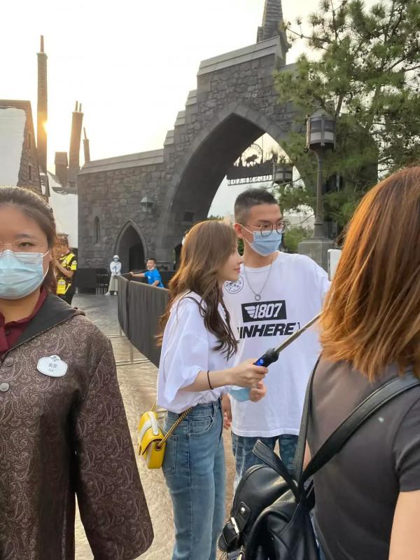 環球影城神秘顧客到訪,遊客紛紛求合影,網友直呼除了個子矮點,顏值無死角 環球影城神秘顧客到訪,遊客紛紛求合影,網友直呼除了個子矮點,顏值無死角