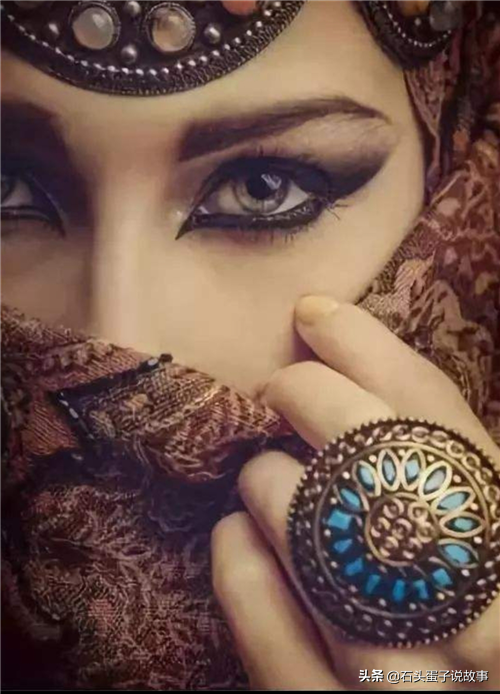 印度最美王妃，18年生14胎，最後油盡燈枯而死，陵墓堪稱世界奇蹟