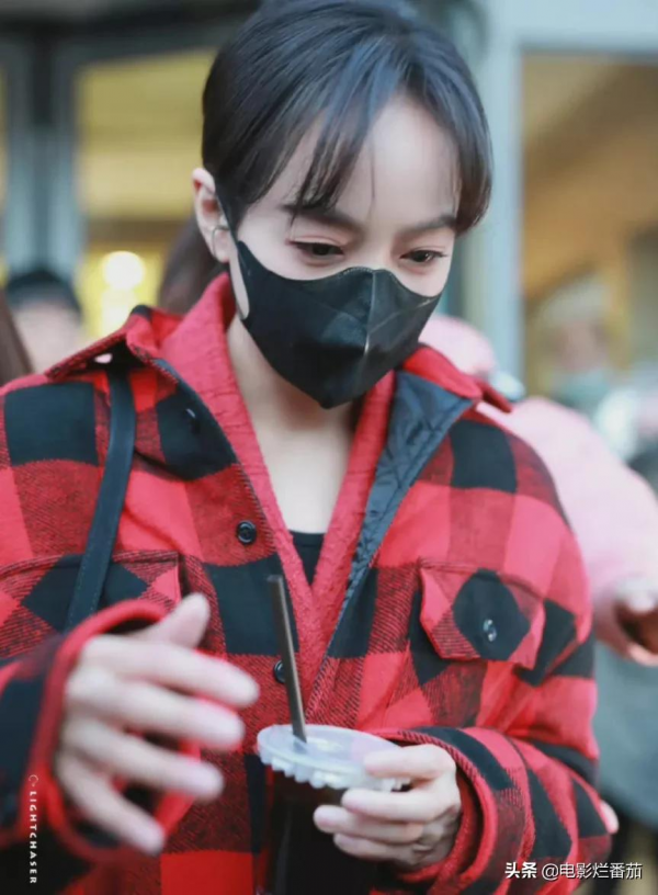 春晚五次聯排：趙麗穎緊身褲吸睛，沈騰眼神犀利，張小斐知性俏皮