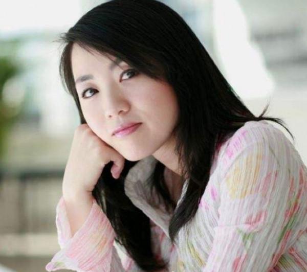 “天氣預報”楊丹:40歲高齡產子,主持26年容貌還宛如少女 “天氣預報”楊丹:40歲高齡產子,主持26年容貌還宛如少女