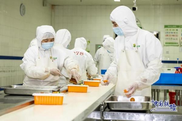 看餓了！這趟高鐵列車上的美食全國獨有