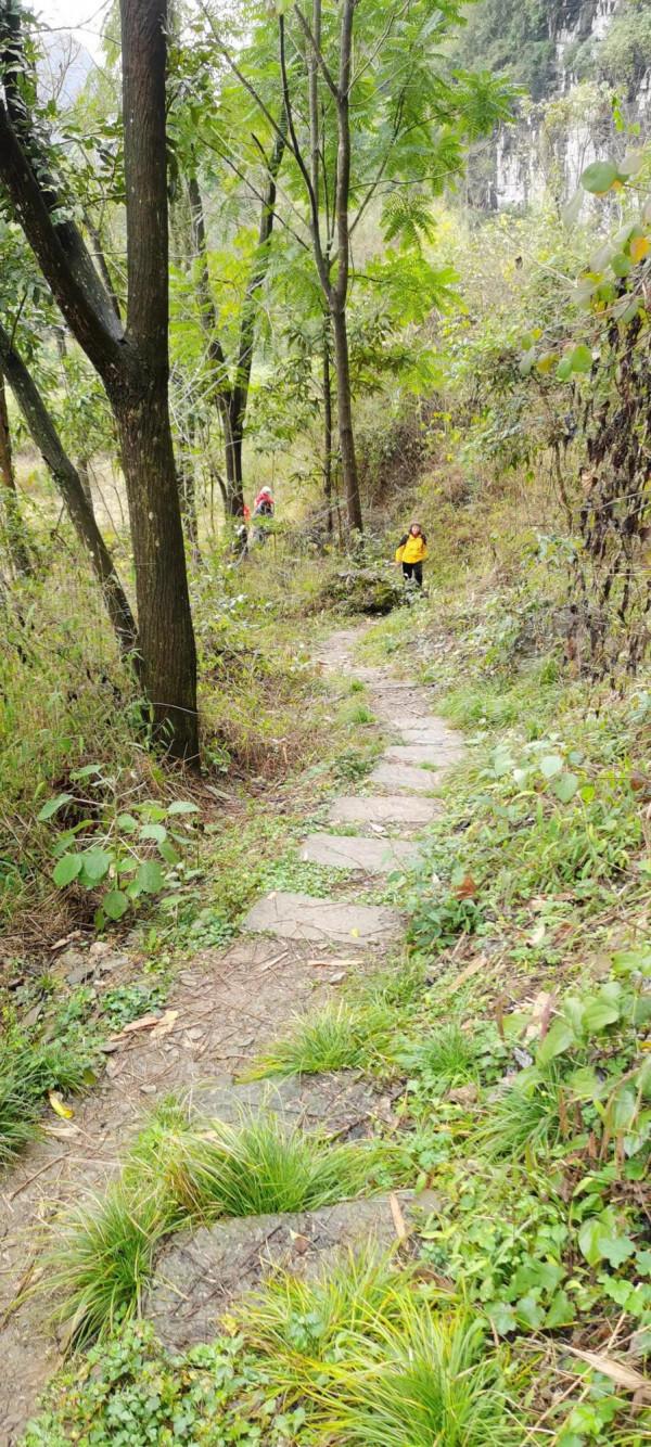 陽朔網紅景點四方巖（土匪洞）