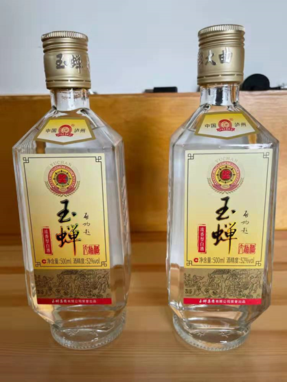 酒廠退休的老師傅，從不喝茅臺，平時只喝3種酒，不愧是行家