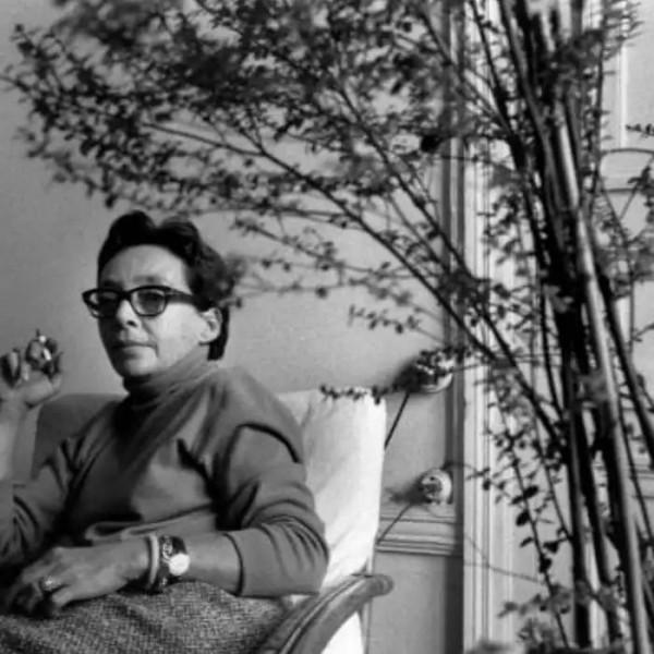 誰說女知識分子不時髦?會寫字的女人,穿得好更好看 誰說女知識分子不時髦?會寫字的女人,穿得好更好看