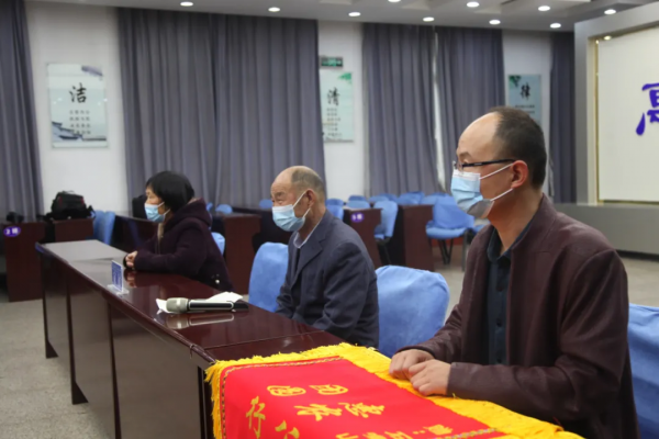 兒子，35年了，媽終於見到你了！