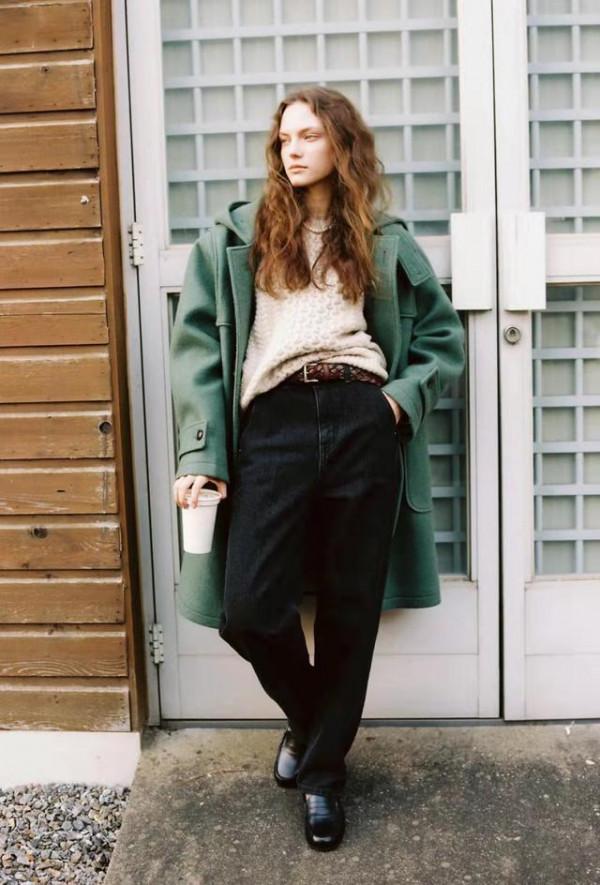 冬季別總穿“黑白色”，看北歐素人穿搭，才懂得美有多樣