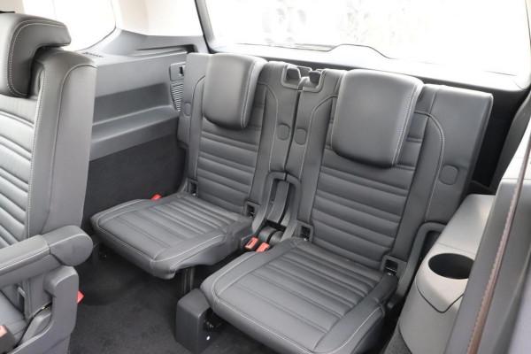 6座佈局&plus;主動剎車，百公里油耗6&period;3升，實拍大眾途安L頂配版