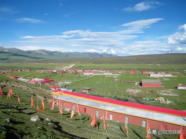 徒步西藏第29天:投宿無門,被山谷中的藏傳佛學院收留 徒步西藏第29天:投宿無門,被山谷中的藏傳佛學院收留