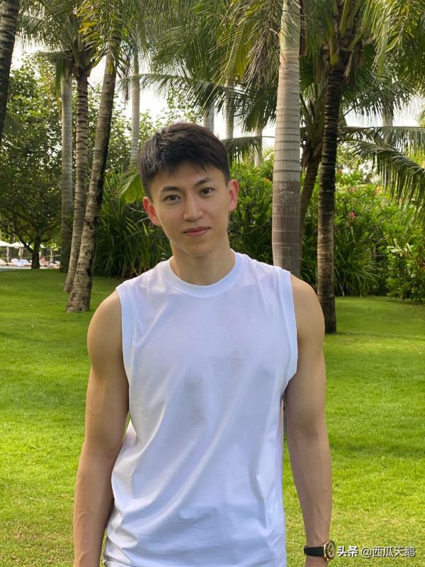 劉曉宇前女友喜歡綠色！表示自己是頂帽子，顏值很高兩人疑似複合