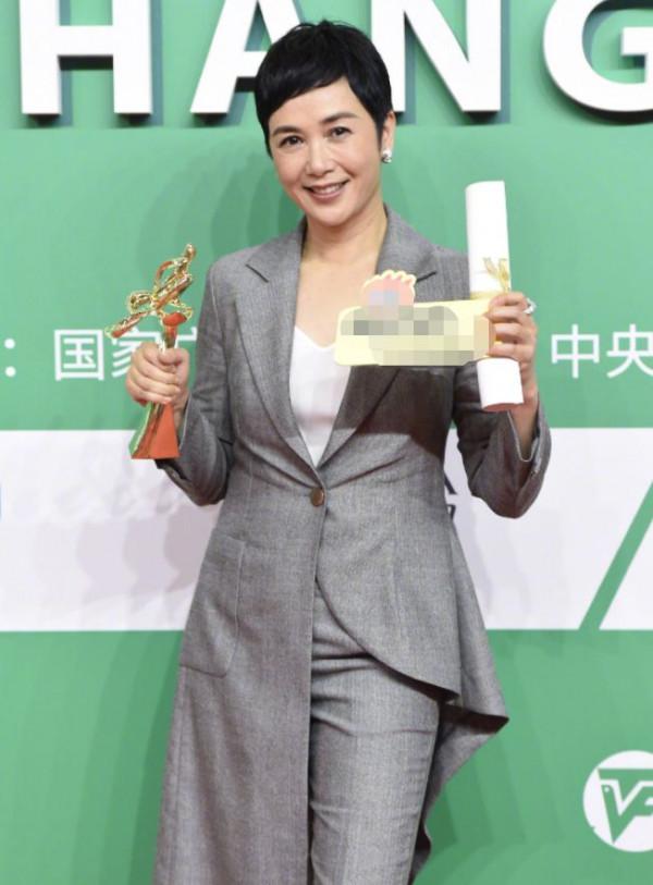 蔣雯麗同框田海蓉，一個颯一個美氣質都挺高階，看不出9歲年齡差