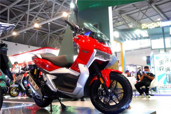 跨界ADV踏板再添猛將，光南佈雷斯通極宙正式推出