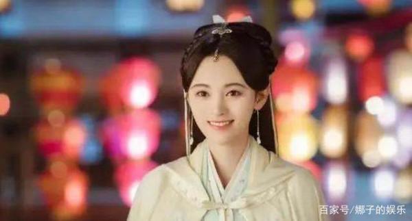 鞠婧禕14歲舊照被瘋傳，看清真實顏值後，你看的出整沒整容嗎？