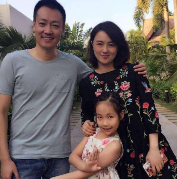 這10位男演員才叫始終如一，沒有緋聞，各個都是不忘初心的好丈夫