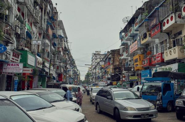 2005年緬甸為何在事先毫無徵兆的情況下突然遷都