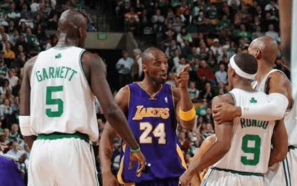 NBA那些秒殺全場的眼神瞬間，光氣場就贏了！詹姆斯2張照片上榜