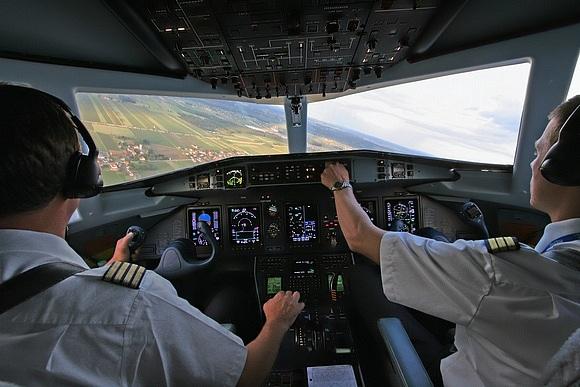 1985年，外交郵袋在萬米高空神秘失蹤，4年後才知叛徒已得到報應