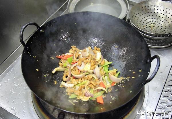 洋蔥炒肉片，最忌諱肉片直接下鍋炒，多加這一步，肉片鮮嫩不老