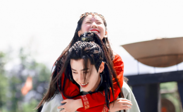 《步步驚心》10週年，劉詩詩將再演“穿越劇”，男主比她大12歲