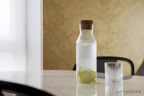 廣東夫妻家中的暖心場面：不鋪地板不鋪磚，全屋素淨高雅，超美