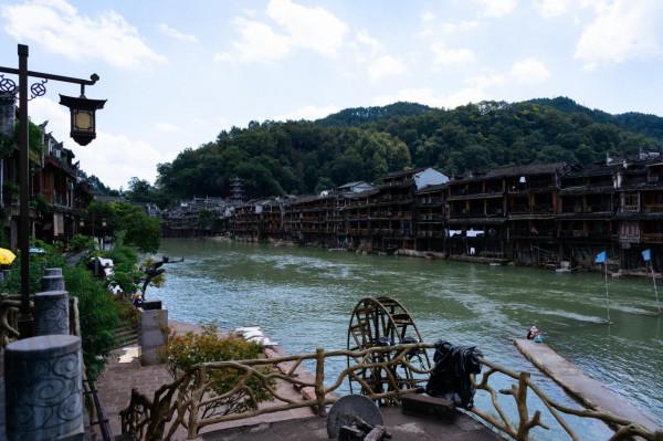 邊城明珠——鳳凰古城的困局