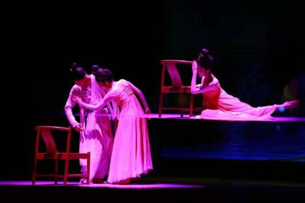 獨家專訪北京青年舞者何林謙——為華夏而舞的迤邐之蓮 獨家專訪北京青年舞者何林謙——為華夏而舞的迤邐之蓮