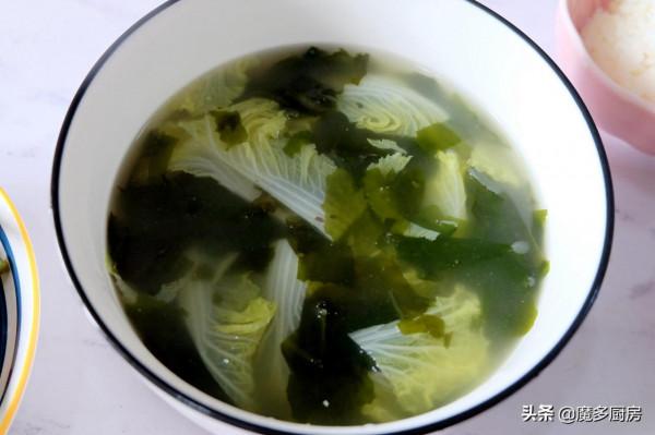 2個孩子在家吃飯，媽媽花20元做3菜1湯，有葷有素，省錢了