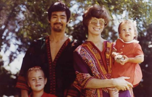 李小龍去世48年,兒子離奇死亡,唯一的女兒李香凝如今怎麼樣? 李小龍去世48年,兒子離奇死亡,唯一的女兒李香凝如今怎麼樣?