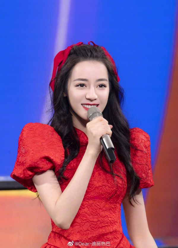 賀歲最終篇，五大明星紅裝賀歲，楊冪、熱巴、柳巖，誰顏值最高？