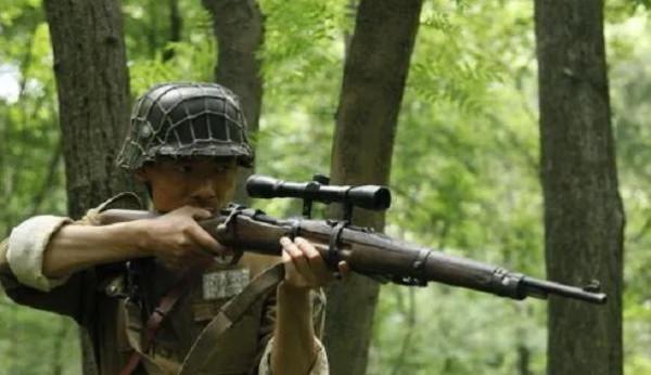 三人對決日軍王牌狙擊手，因為太過大意，差點全軍覆沒