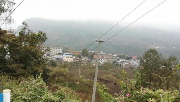 迷人的烏江源百里畫廊被濃霧遮住，我們被勸阻無功而返，無法理解