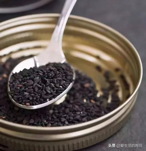 冬天進補，春天打虎，多吃3黑，3白，滋養身體，驅寒保暖，康過冬