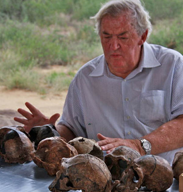 曾證明人類源自非洲，古人類學家李奇逝世