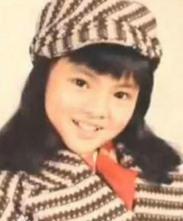 被當成搖錢樹的童星,鄧鳴賀去世時僅9歲,紀寶如被家人囚禁 被當成搖錢樹的童星,鄧鳴賀去世時僅9歲,紀寶如被家人囚禁