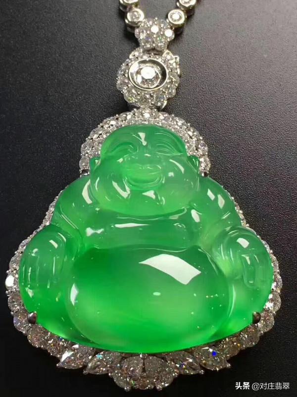 鑲嵌翡翠的常見材質有哪些？各自的亮點是什麼？