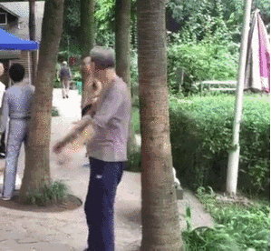 公園裡常見的這四種鍛鍊，對老年人健康有害，要遠離