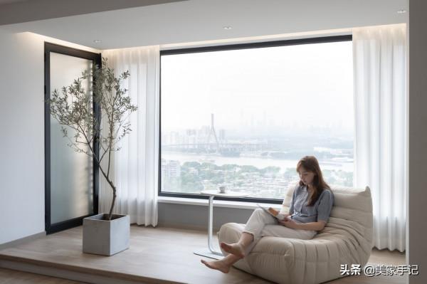 一進他家，彷彿世界都安靜了下來，全屋沒有一絲俗氣，太有品味了