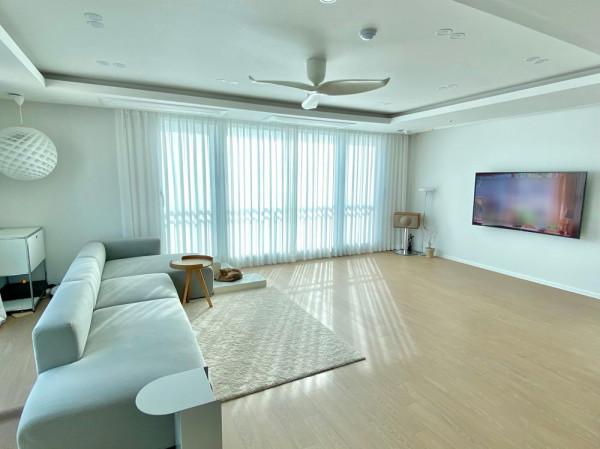 我有經濟實力也想住大平層，像這對新婚夫妻一樣，打通4房只留1房