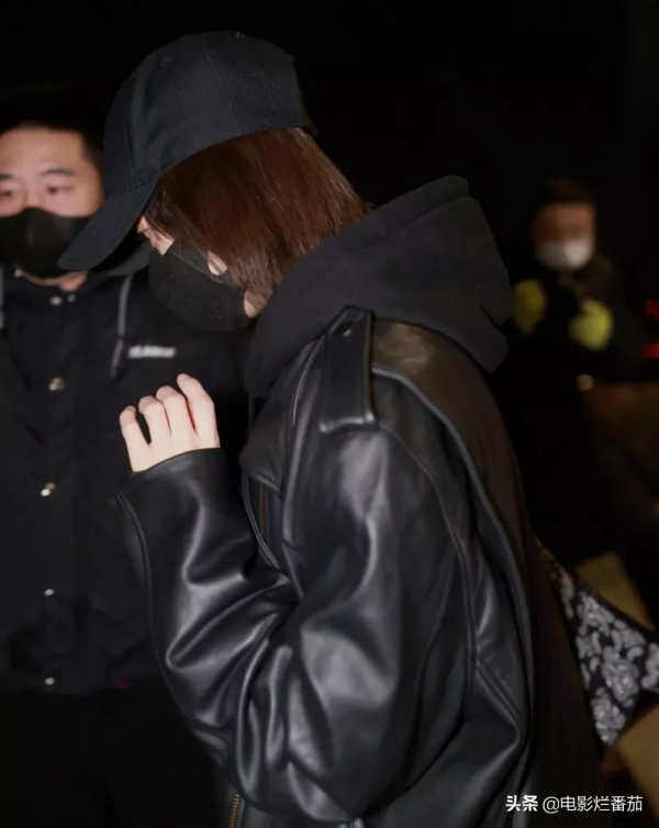 春晚第三次聯排：趙麗穎美目顧盼，毛曉彤虎紋吸睛，宋茜皮衣颯氣