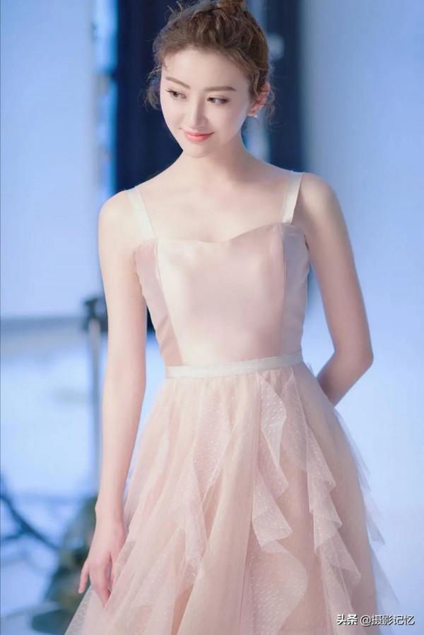 景甜：優雅大方