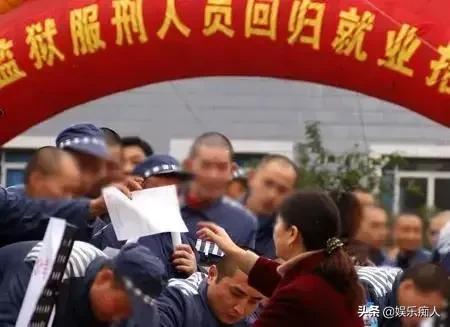 監獄服刑的罪犯，滿刑釋放之後可以辦理護照出國旅遊嗎？