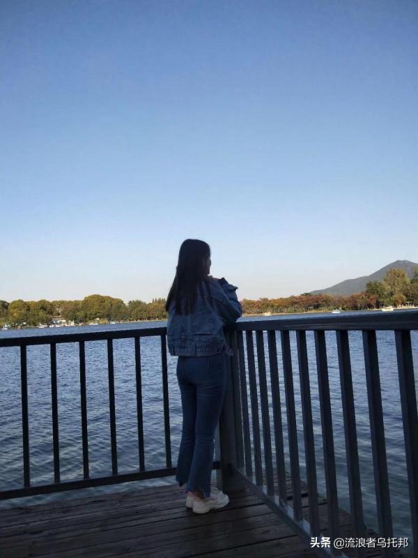 散文：殘月無枯顏，魂牽夢續讀