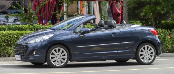 二手標緻 207CC:10萬塊不到讓你享受敞篷車的快樂 二手標緻 207CC:10萬塊不到讓你享受敞篷車的快樂