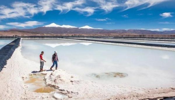 卡住電池命門的鋰資源,一噸價格25萬,國產廠商上演“搶鋰”大戰 卡住電池命門的鋰資源,一噸價格25萬,國產廠商上演“搶鋰”大戰