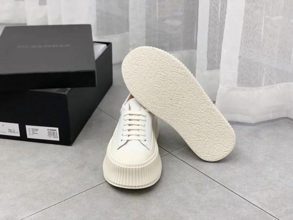 一款極簡的厚底小白鞋 一款極簡的厚底小白鞋