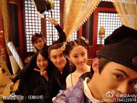 任嘉倫早年和闞清子及老婆聶歡合作的神劇，真的很好看